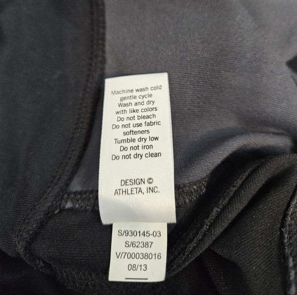 Athleta Ironstone Connect Black & Gray Floral Capri Leggings Size Medium T29 - Picture 6 of 10